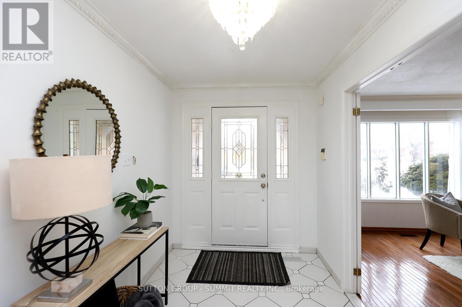 420 Appledore Crescent, Mississauga, Ontario  L5B 2L6 - Photo 3 - W12672058