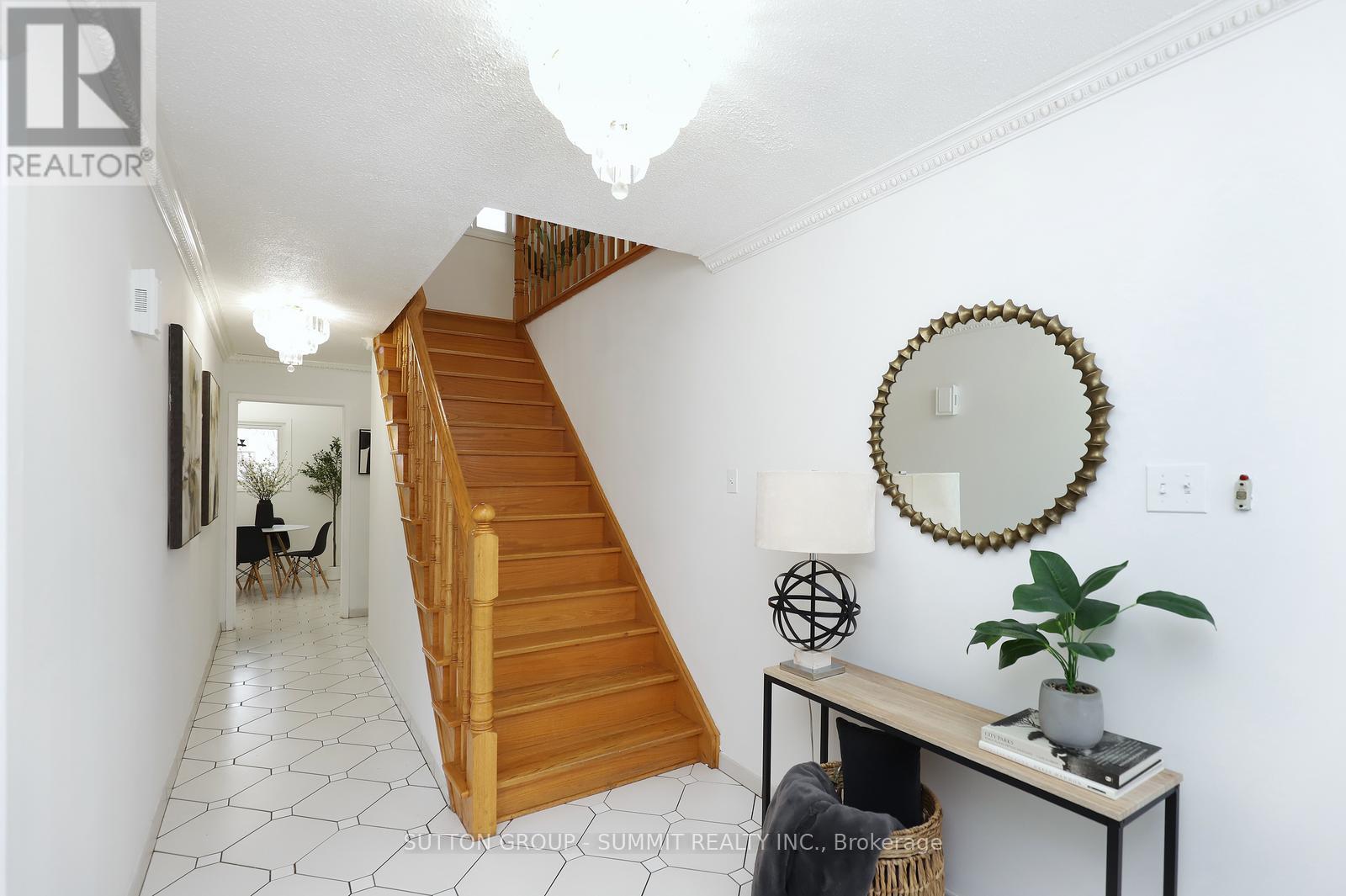 420 Appledore Crescent, Mississauga, Ontario  L5B 2L6 - Photo 4 - W12672058