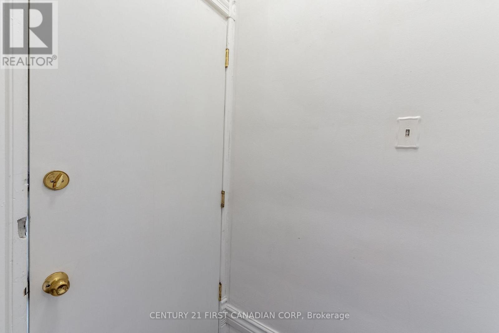 578 Waterloo Street, London East, Ontario  N6B 2P9 - Photo 3 - X12666316