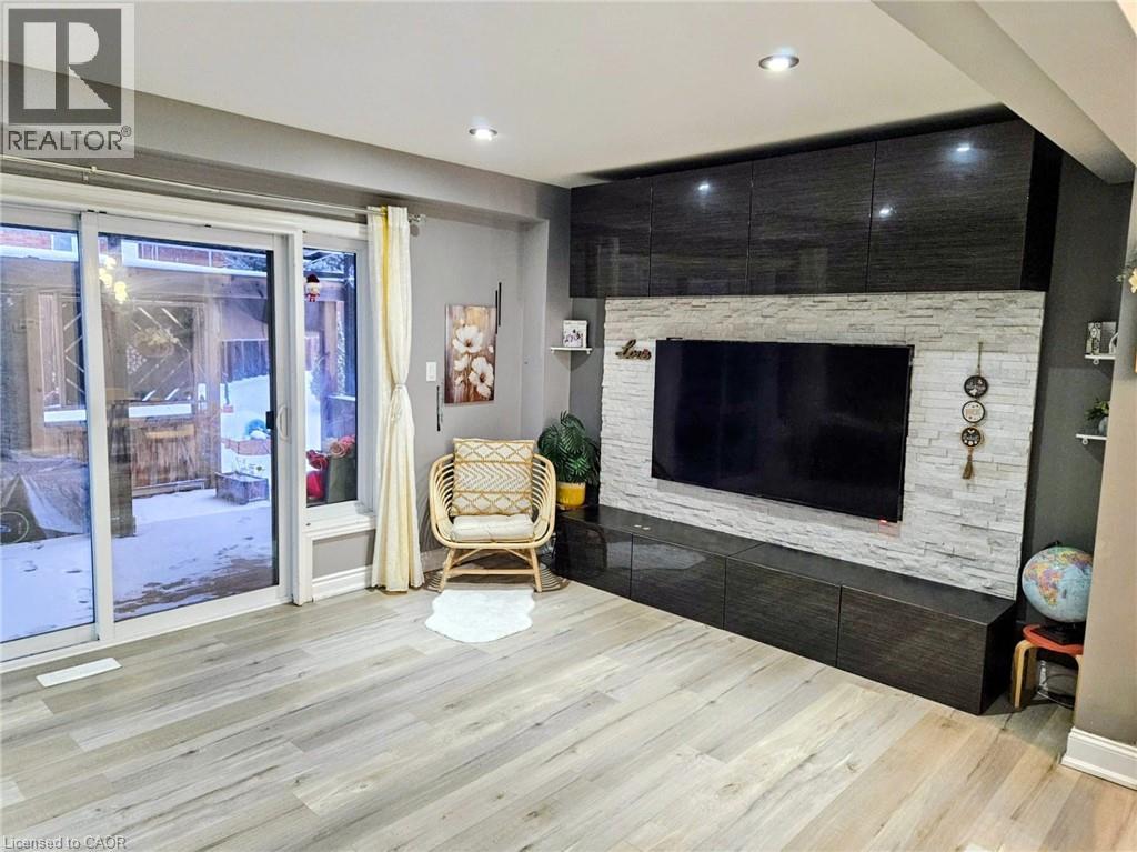 560 Landgren Court Unit# (Upper), Kitchener, Ontario  N2A 4J7 - Photo 3 - 40791584