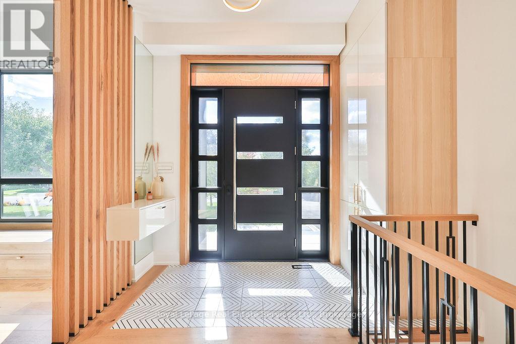 431 Sandlewood Road, Oakville, Ontario  L6L 3S3 - Photo 4 - W12672278