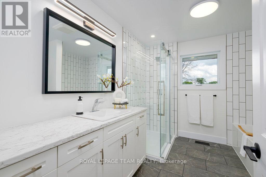 517 Donald B. Munro Drive, Ottawa, Ontario  K0A 1L0 - Photo 23 - X12672098