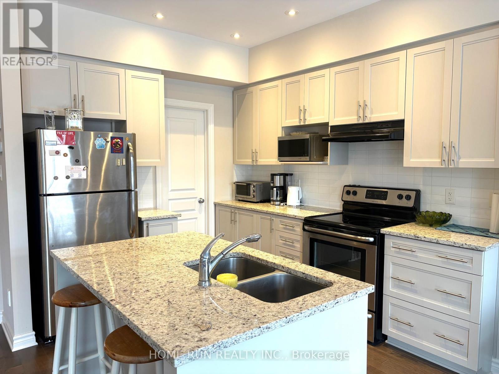 520 Earnscliffe Grove, Ottawa, Ontario  K4M 0E2 - Photo 5 - X12672272