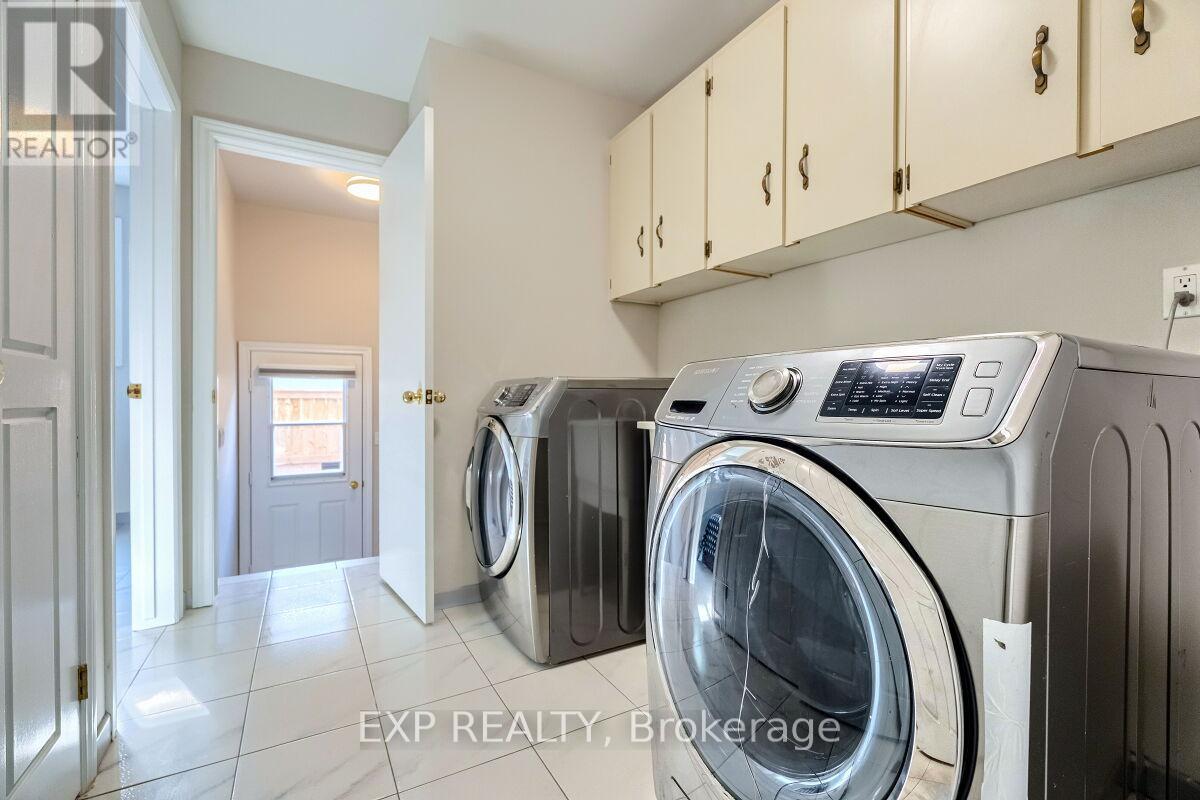 16 Vogue Court, Hamilton, Ontario  L8E 4T3 - Photo 17 - X12666360