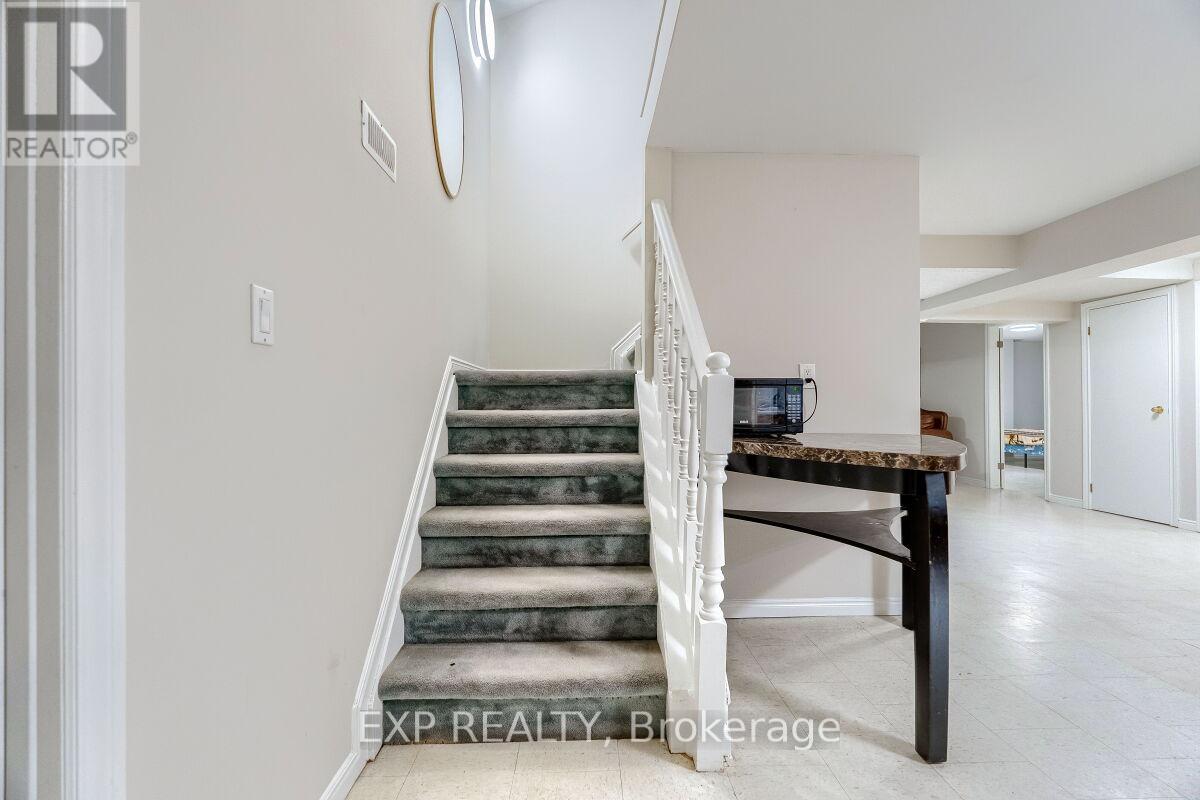 16 Vogue Court, Hamilton, Ontario  L8E 4T3 - Photo 38 - X12666360