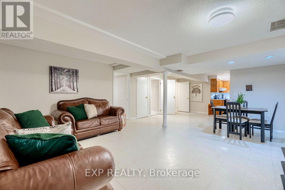 16 Vogue Court, Hamilton, Ontario  L8E 4T3 - Photo 42 - X12666360