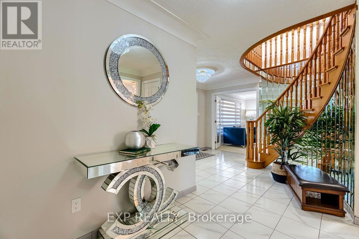 16 Vogue Court, Hamilton, Ontario  L8E 4T3 - Photo 5 - X12666360