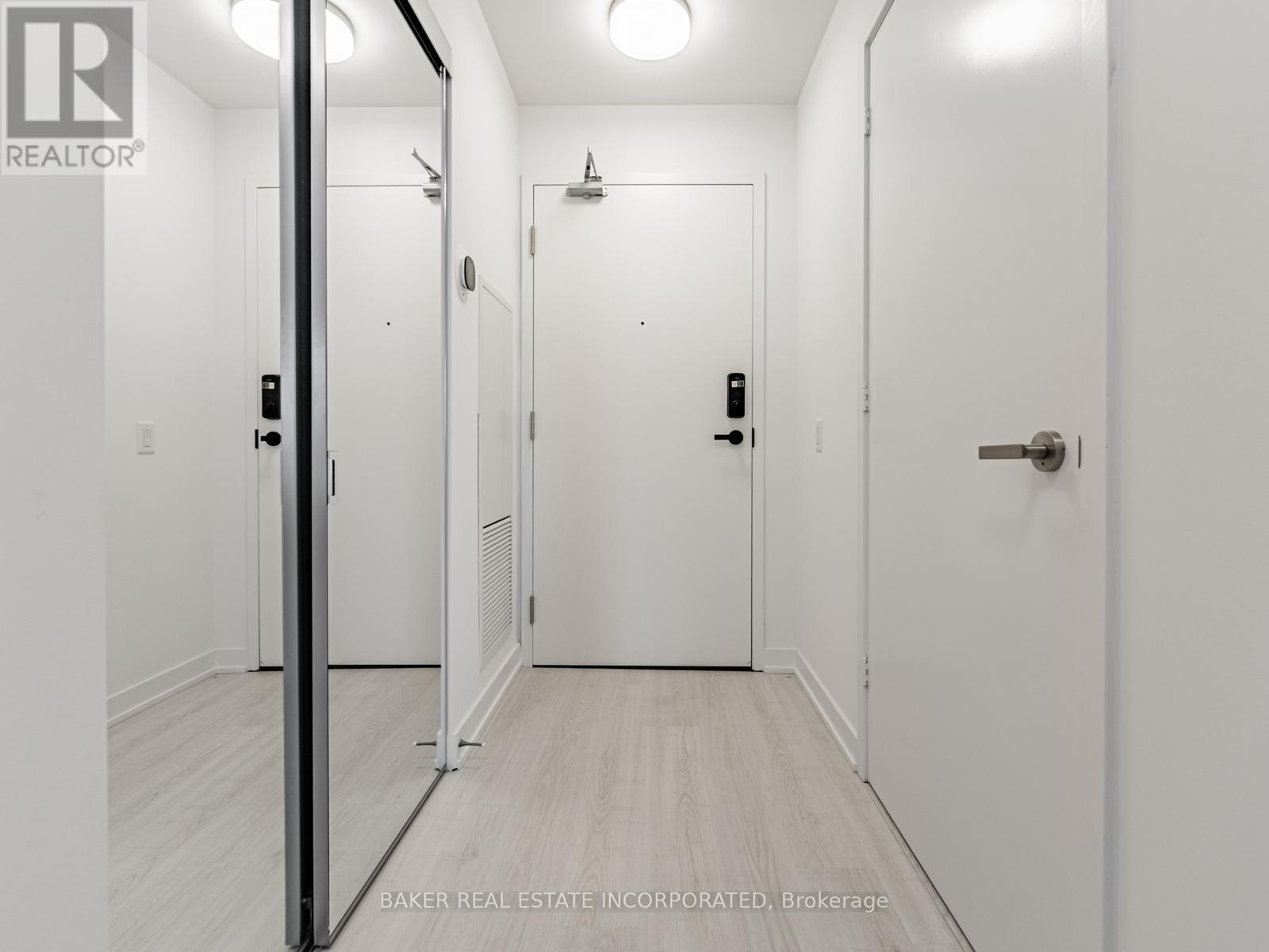 Th 12 - 407 Webb Drive, Mississauga, Ontario  L5B 0M4 - Photo 3 - W12671874