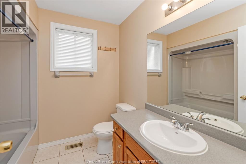 1667 Foster, Windsor, Ontario N8W 5P9 - Photo 11 - 26000470