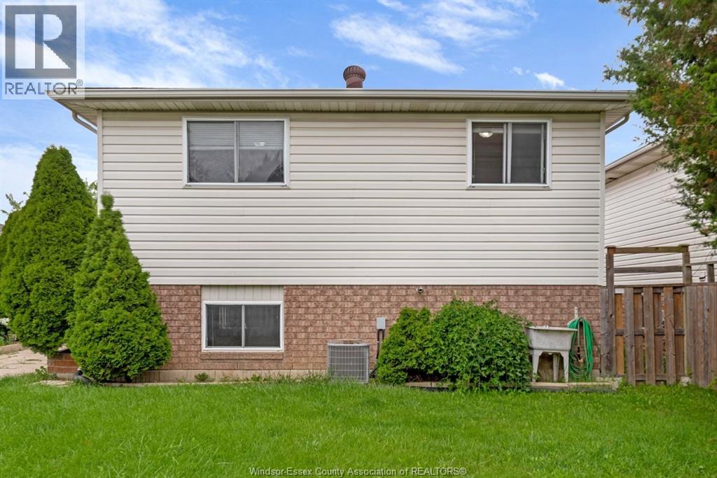 1667 Foster, Windsor, Ontario N8W 5P9 - Photo 12 - 26000470