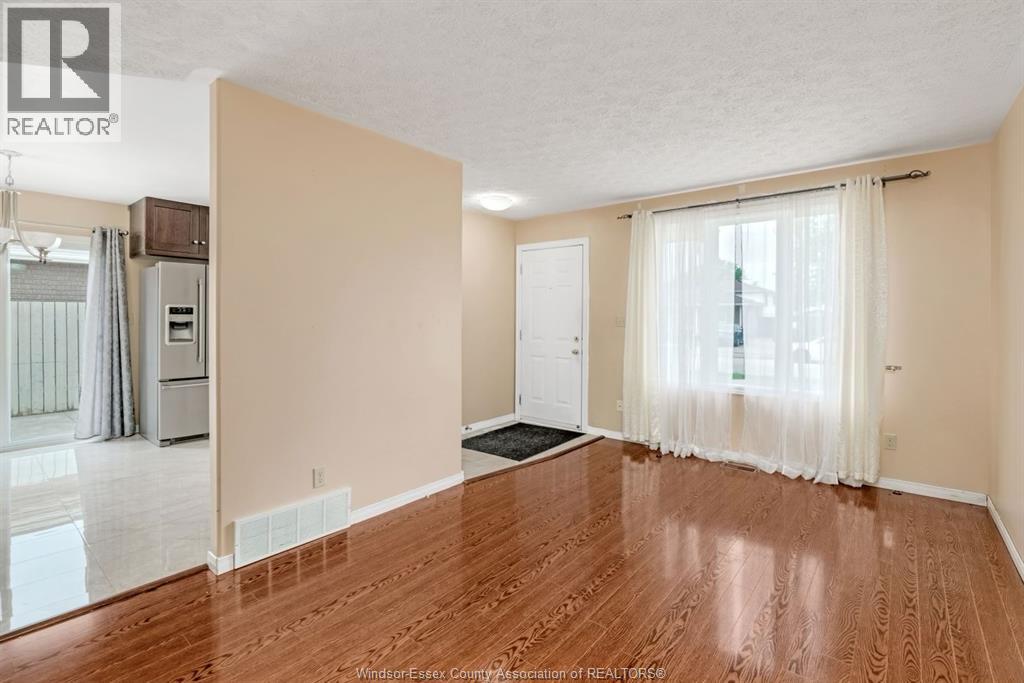 1667 Foster, Windsor, Ontario N8W 5P9 - Photo 13 - 26000470
