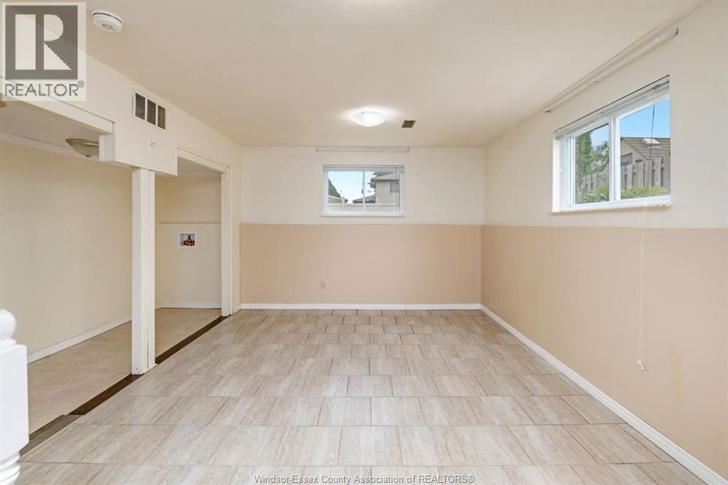 1667 Foster, Windsor, Ontario N8W 5P9 - Photo 26 - 26000470