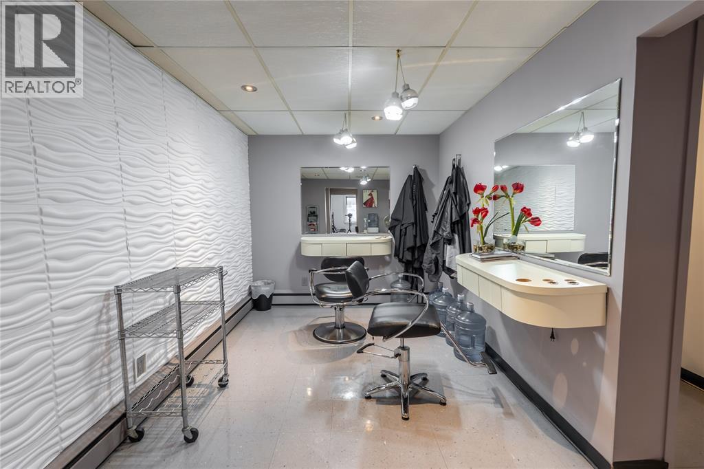 219 Lochiel Street, Sarnia, Ontario  N7T 4C8 - Photo 15 - 26000405