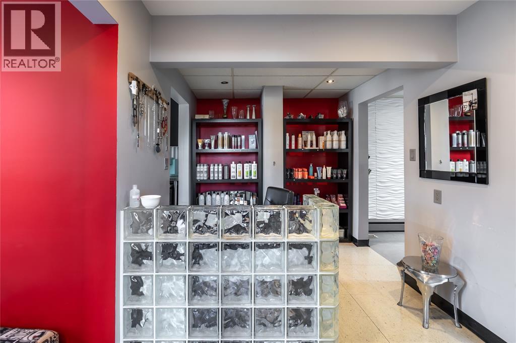 219 Lochiel Street, Sarnia, Ontario  N7T 4C8 - Photo 5 - 26000405