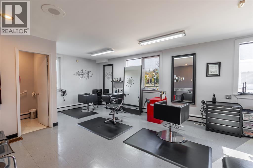 219 Lochiel Street, Sarnia, Ontario  N7T 4C8 - Photo 7 - 26000405