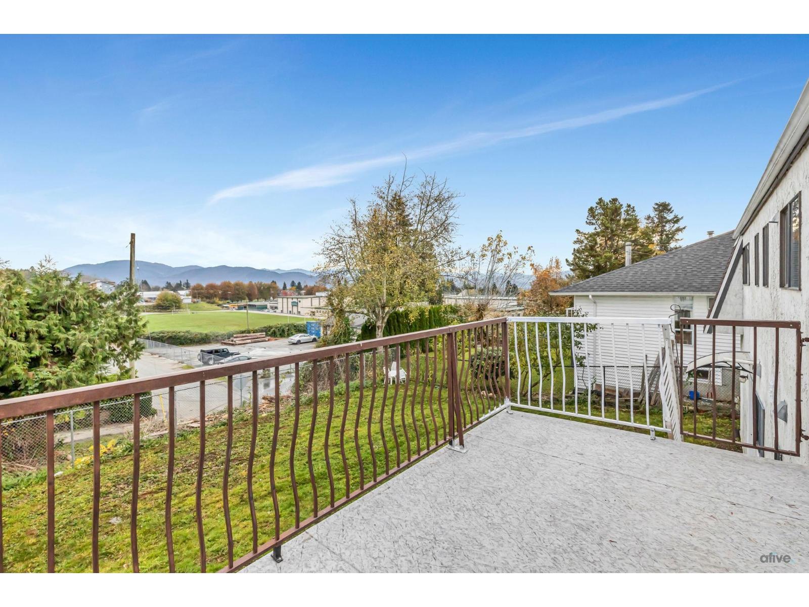 7710 Juniper Street, Mission, British Columbia  V2V 6G1 - Photo 11 - R3076255