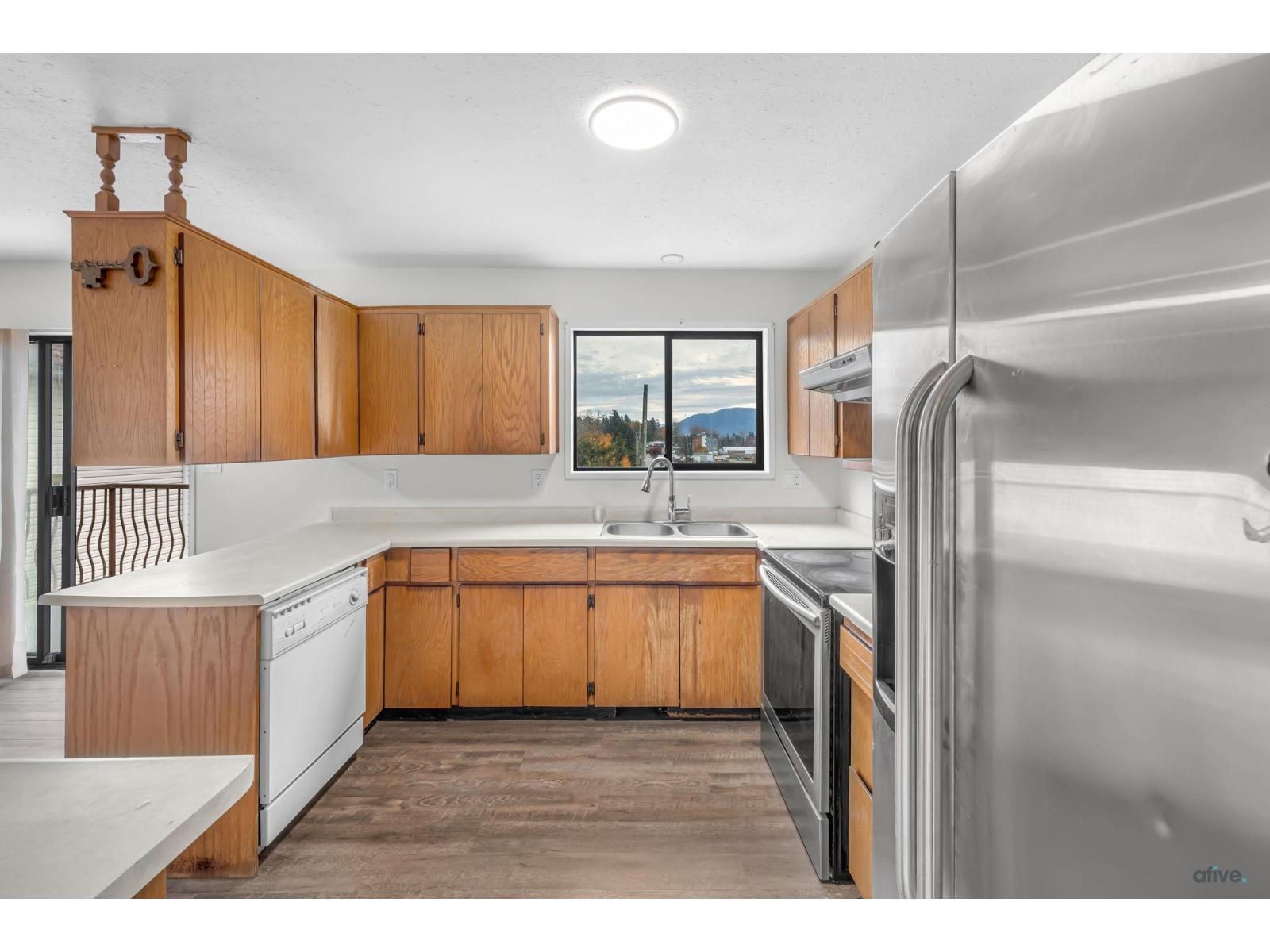 7710 Juniper Street, Mission, British Columbia  V2V 6G1 - Photo 9 - R3076255