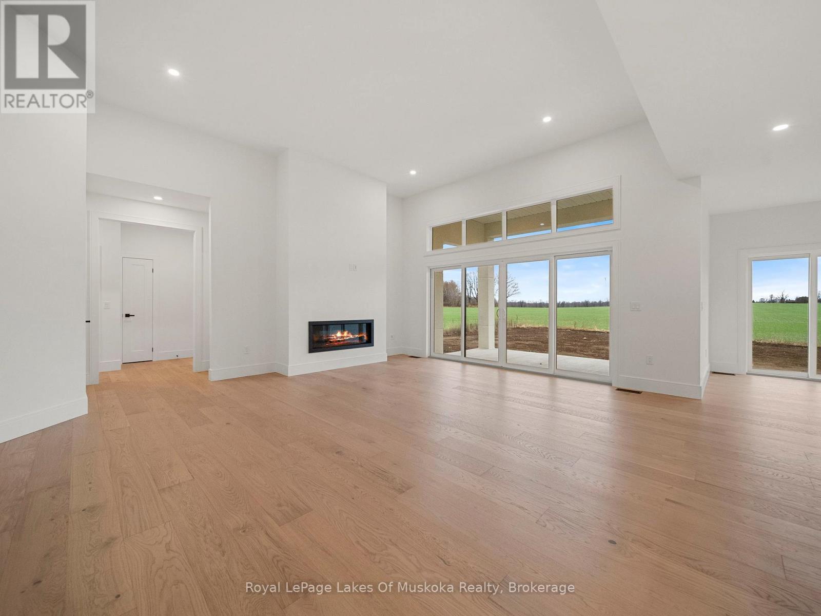 23 Henry Ball Court, Oro-Medonte, Ontario  L0K 2G1 - Photo 4 - S12449555