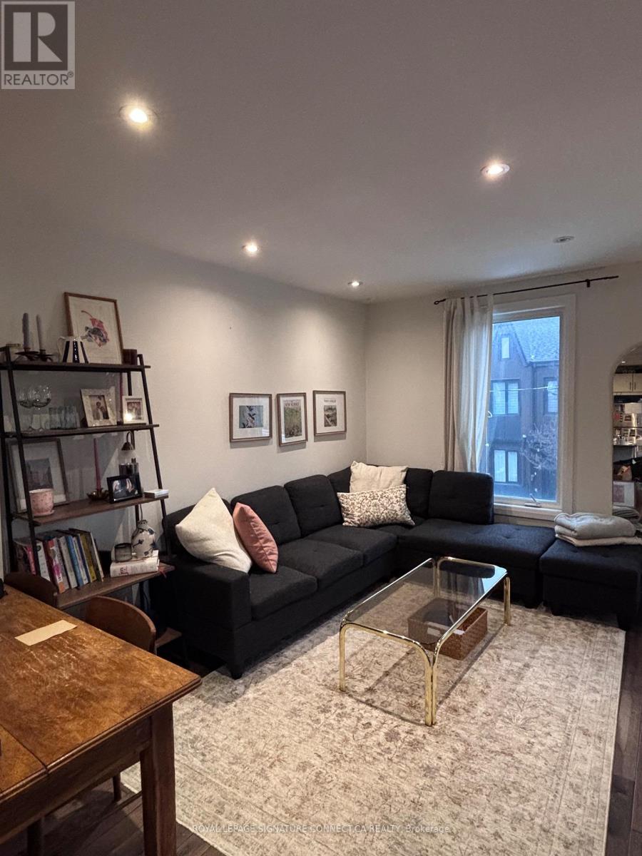 UPPER - 3 ROLYAT STREET, Toronto, Ontario