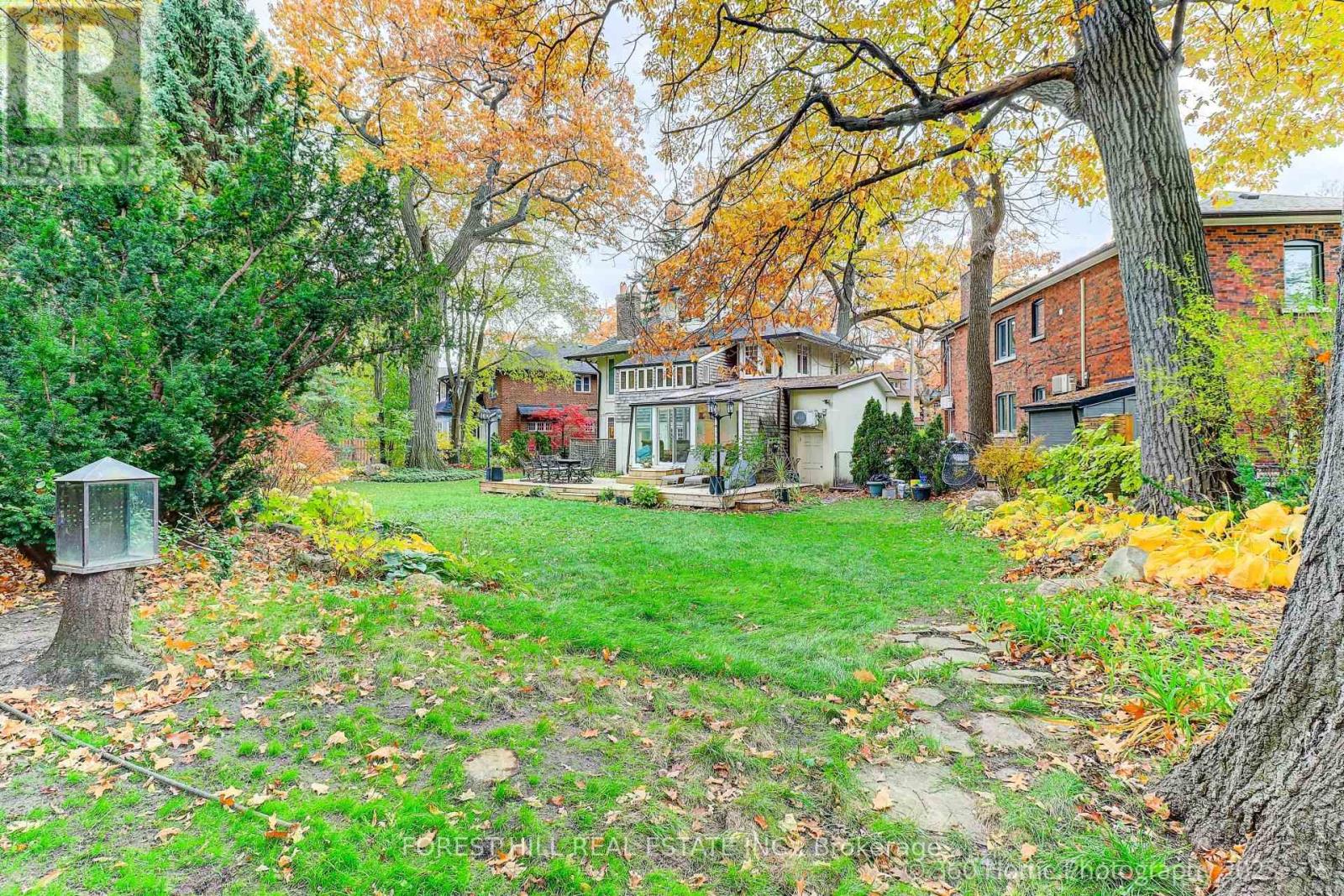 91 Braemore Gardens, Toronto, Ontario  M6G 2C7 - Photo 2 - C12672262