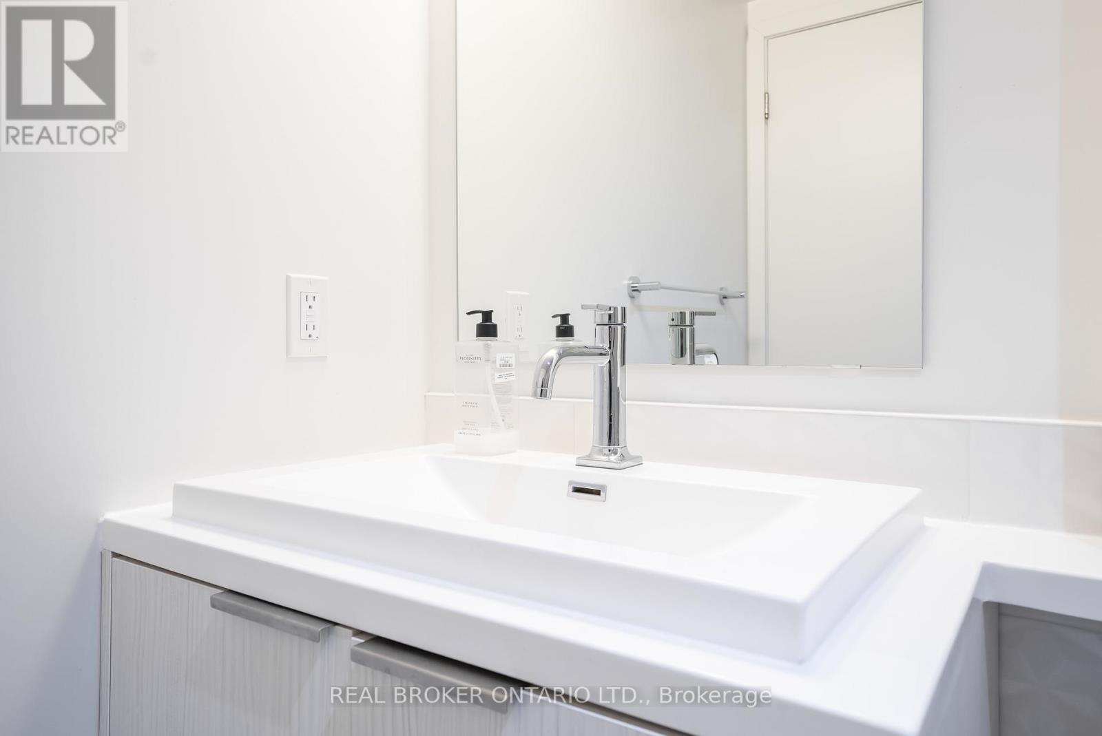 2211 - 2 Sonic Way, Toronto, Ontario  M3C 1P0 - Photo 6 - C12672330