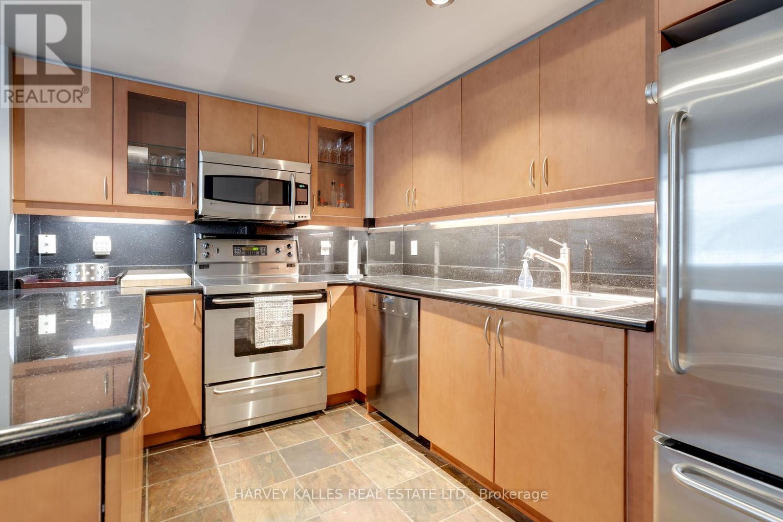 703 - 80 Cumberland Street, Toronto, Ontario  M5R 3V1 - Photo 11 - C12672376