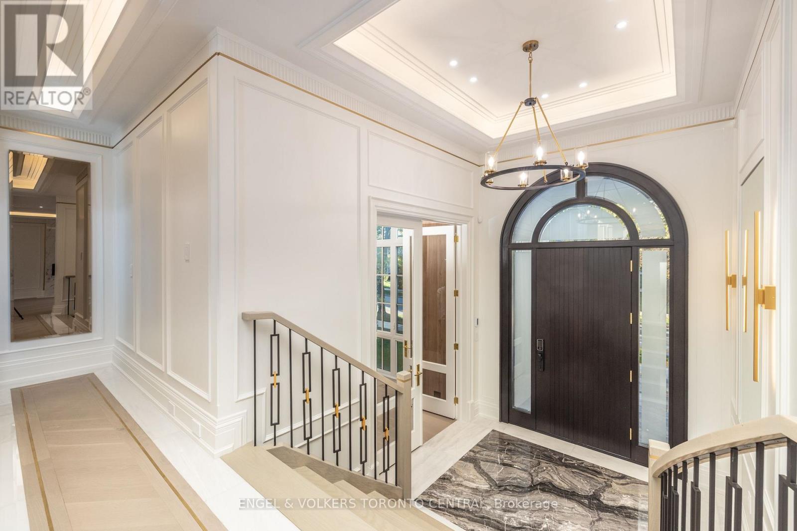 47 Danville Drive, Toronto, Ontario  M2P 1J2 - Photo 4 - C12672406