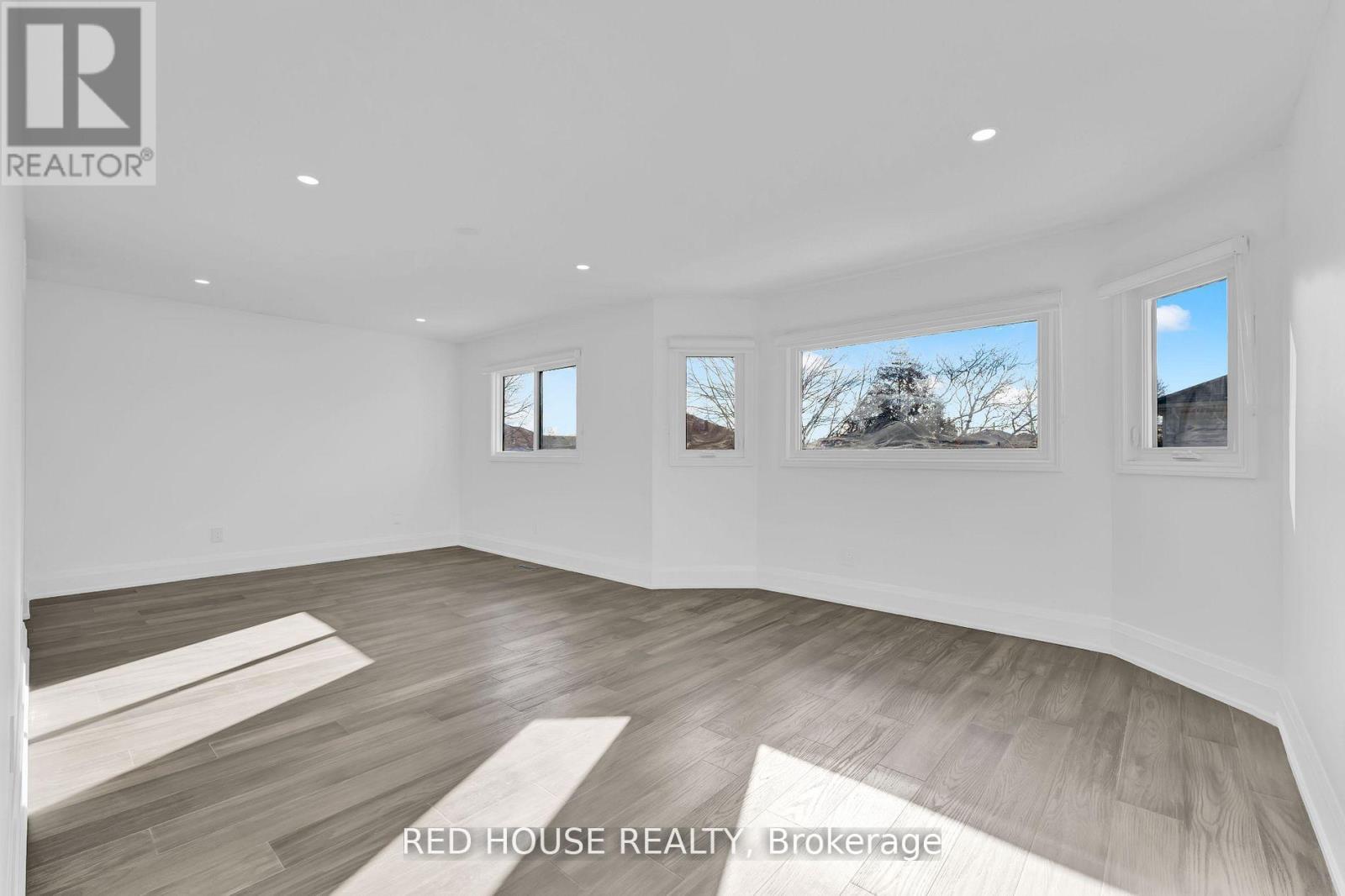 985 SANDCLIFF DRIVE, Oshawa, Ontario