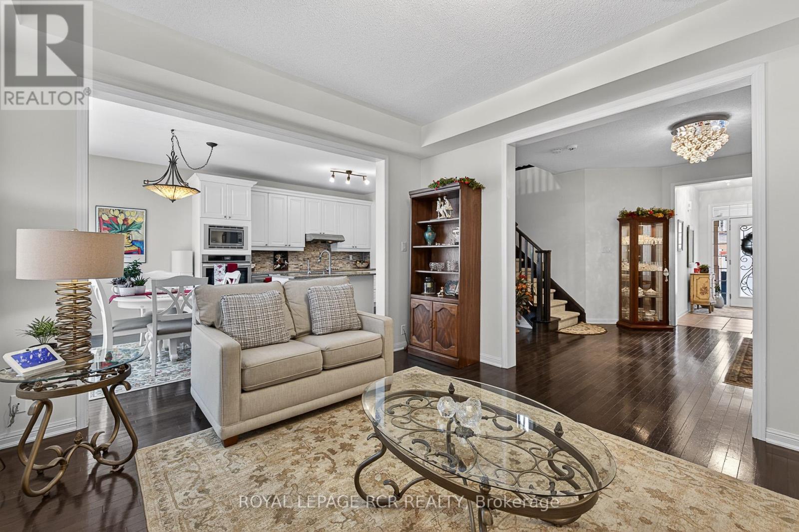 54 Ford Wilson Boulevard, Newmarket, Ontario  L3X 3G8 - Photo 11 - N12672136