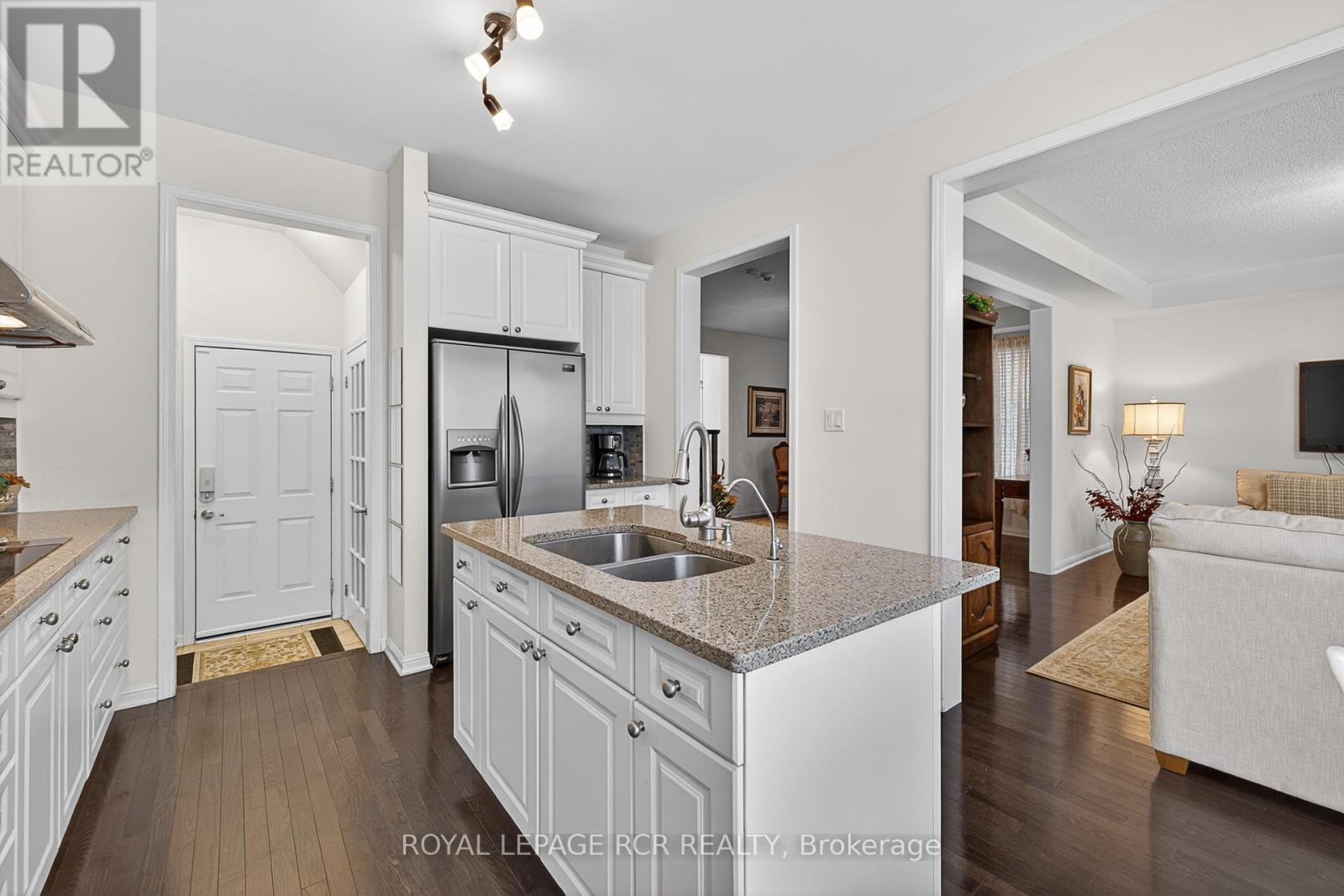 54 Ford Wilson Boulevard, Newmarket, Ontario  L3X 3G8 - Photo 15 - N12672136