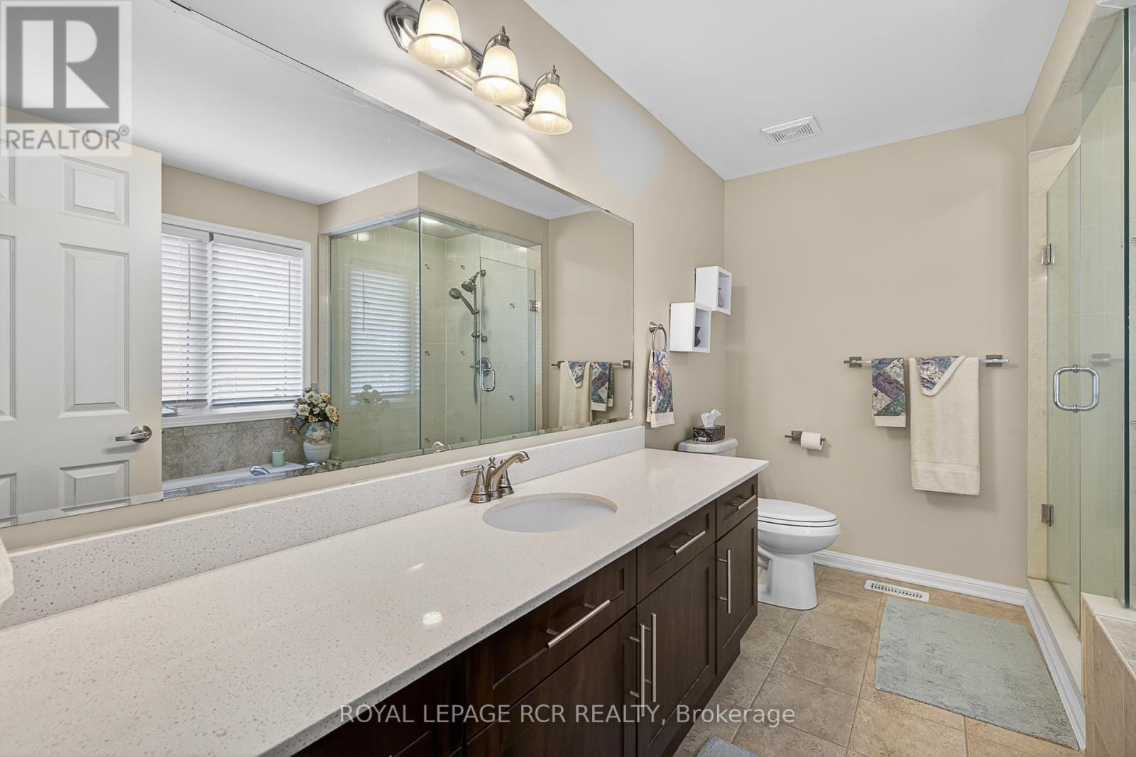 54 Ford Wilson Boulevard, Newmarket, Ontario  L3X 3G8 - Photo 24 - N12672136