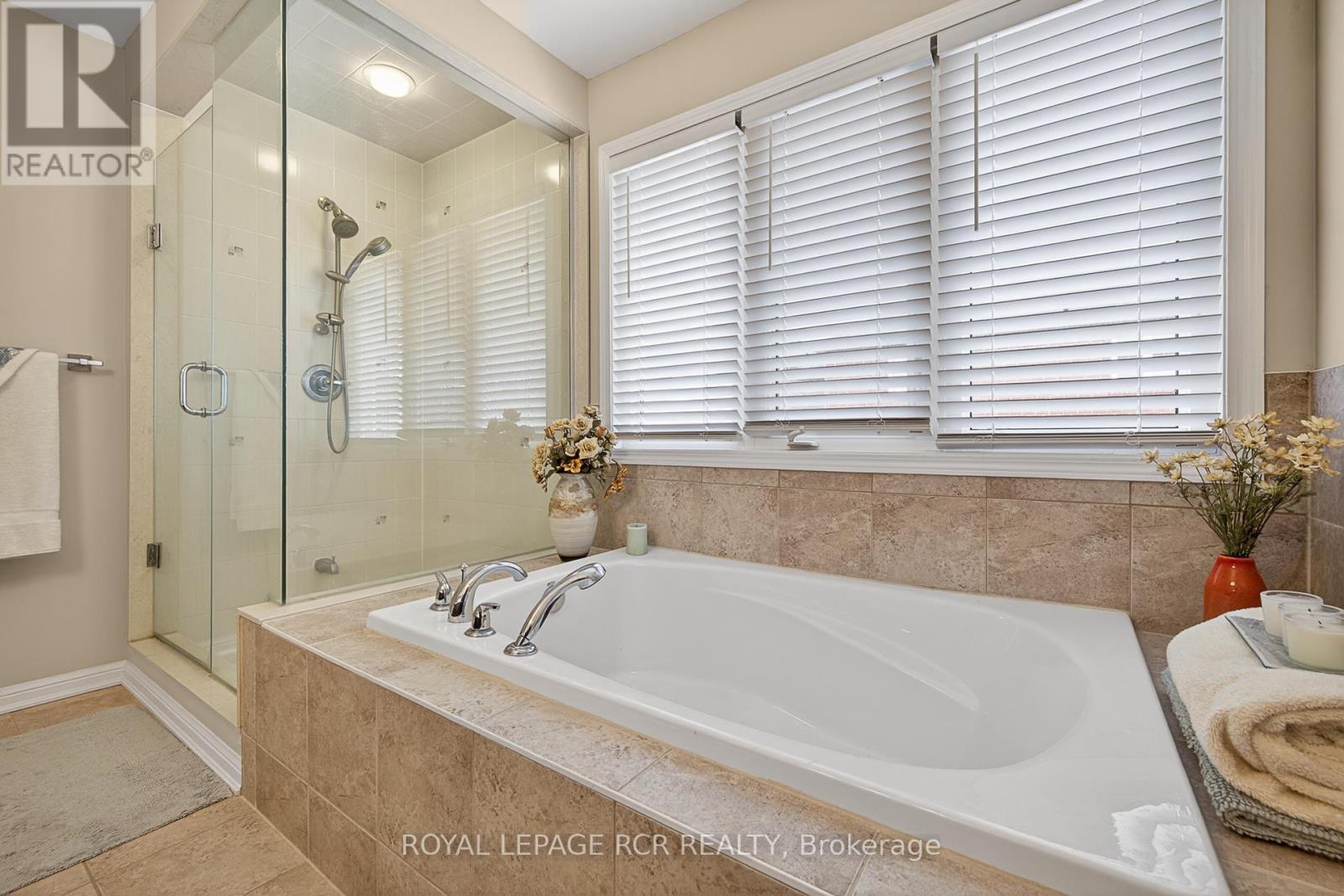 54 Ford Wilson Boulevard, Newmarket, Ontario  L3X 3G8 - Photo 25 - N12672136