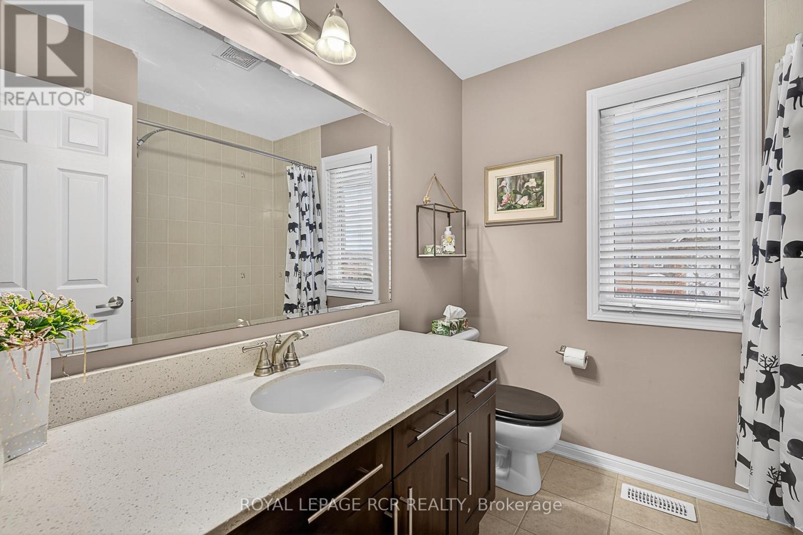 54 Ford Wilson Boulevard, Newmarket, Ontario  L3X 3G8 - Photo 30 - N12672136