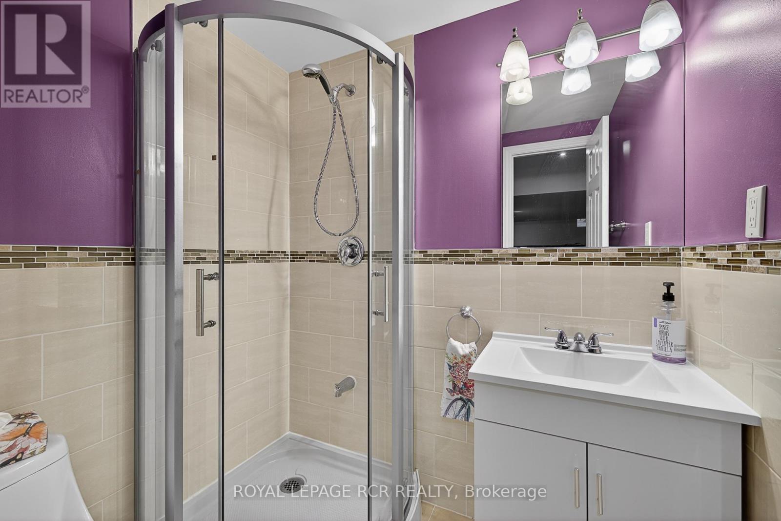 54 Ford Wilson Boulevard, Newmarket, Ontario  L3X 3G8 - Photo 38 - N12672136