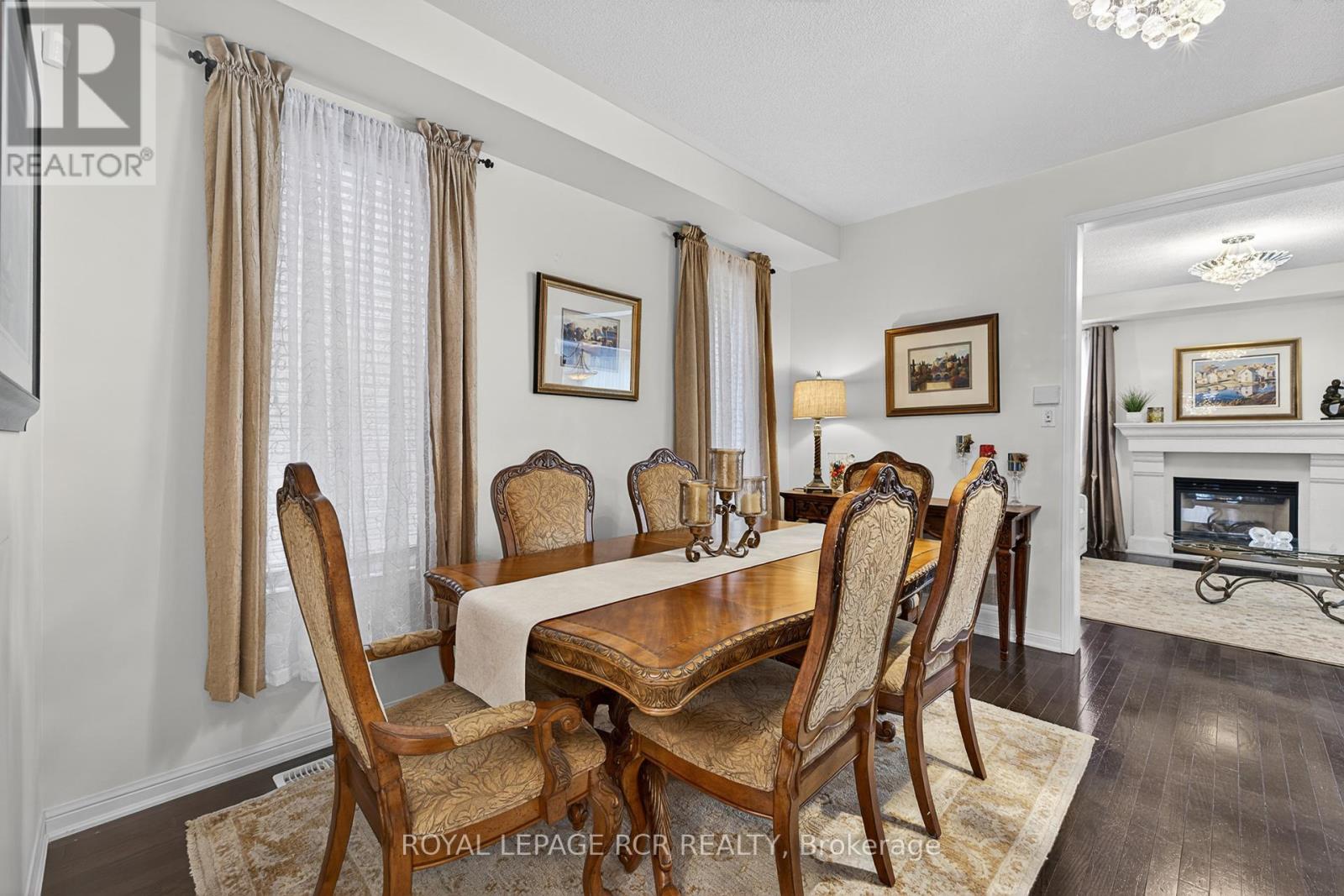 54 Ford Wilson Boulevard, Newmarket, Ontario  L3X 3G8 - Photo 6 - N12672136