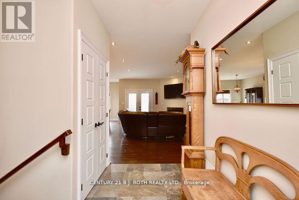 1738 Wingrove Avenue, Innisfil, Ontario  L9S 1S4 - Photo 3 - N12672202