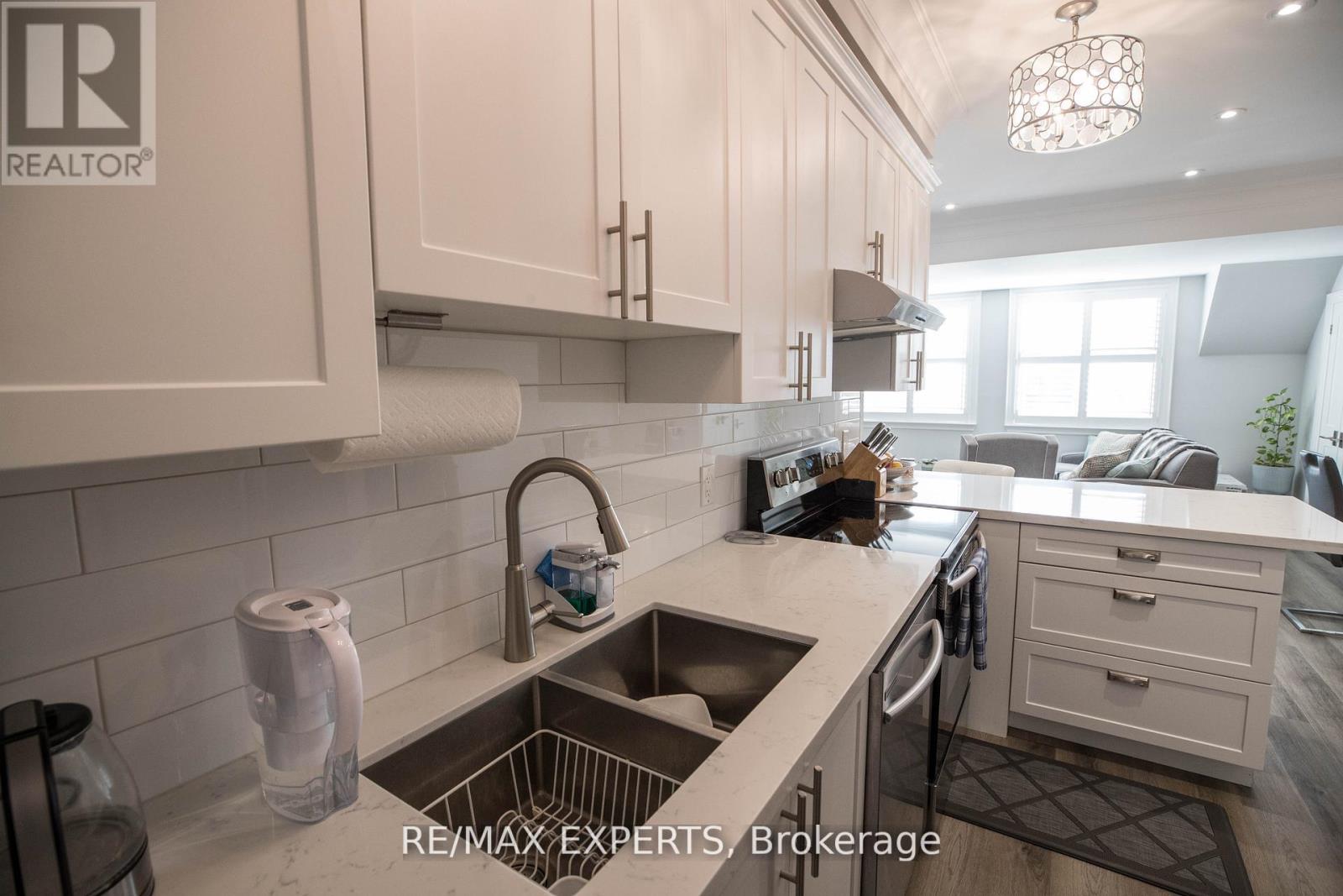 209 - 10462 Islington Avenue, Vaughan, Ontario  L0J 1C0 - Photo 11 - N12672354