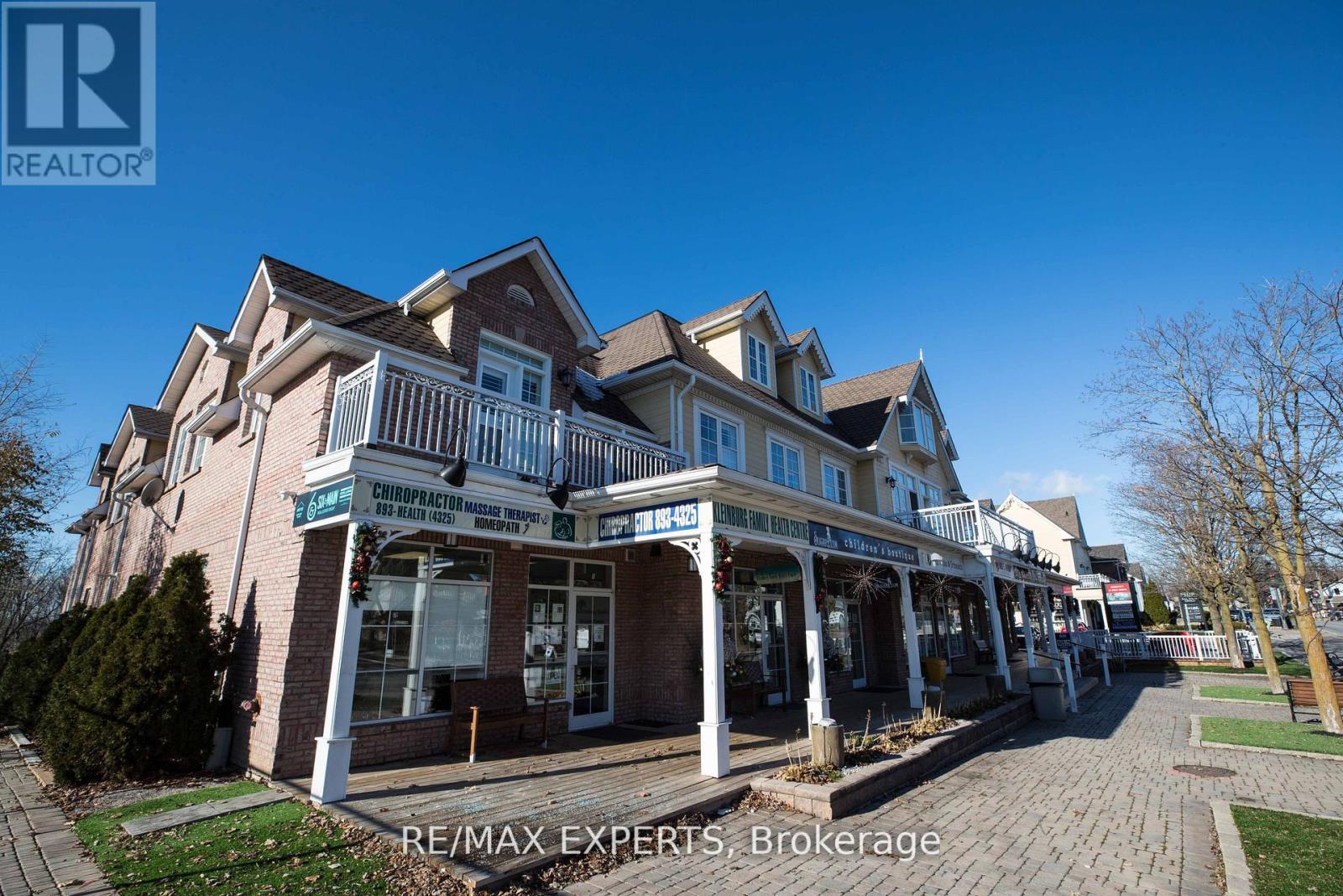 209 - 10462 Islington Avenue, Vaughan, Ontario  L0J 1C0 - Photo 2 - N12672354