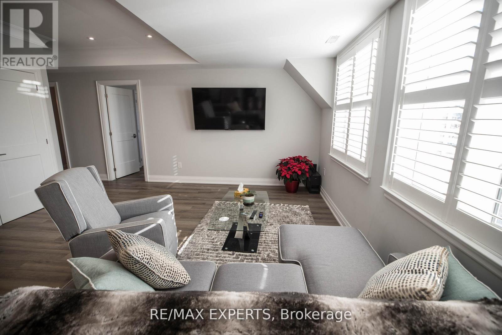 209 - 10462 Islington Avenue, Vaughan, Ontario  L0J 1C0 - Photo 6 - N12672354