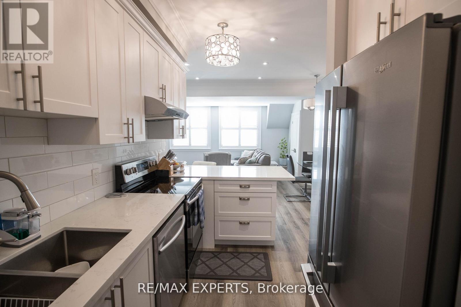 209 - 10462 Islington Avenue, Vaughan, Ontario  L0J 1C0 - Photo 9 - N12672354