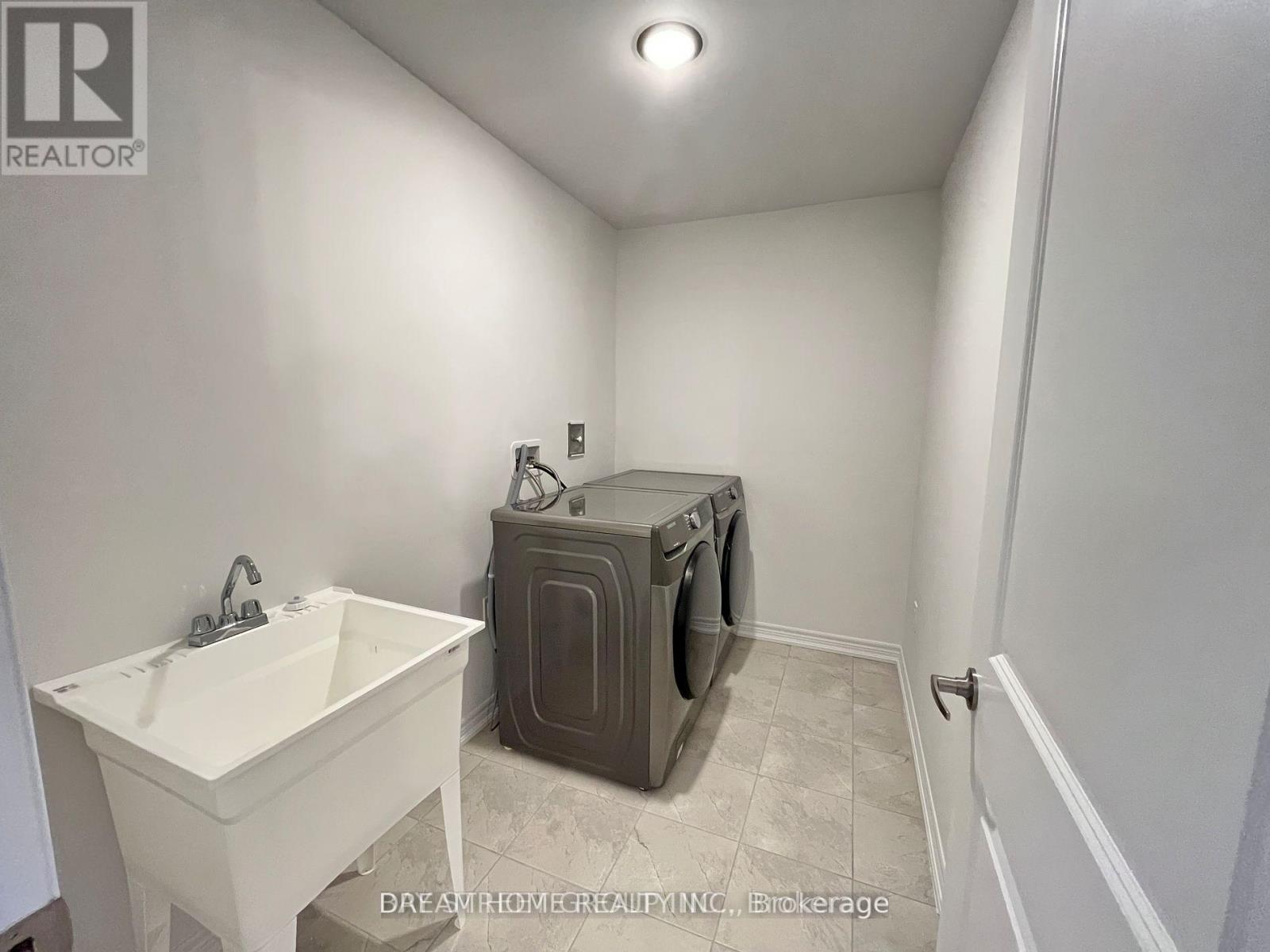 8 Brofarm Lane, Whitchurch-Stouffville, Ontario  L4A 5G2 - Photo 21 - N12672372