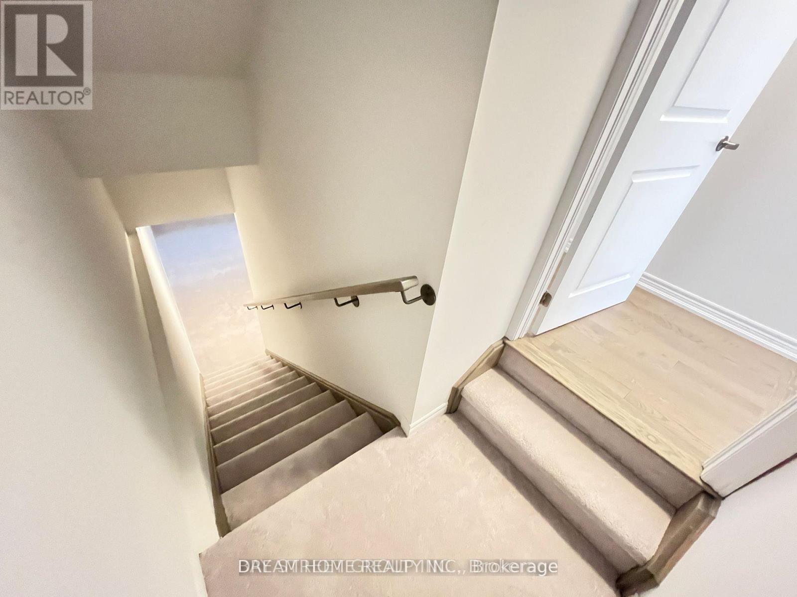 8 Brofarm Lane, Whitchurch-Stouffville, Ontario  L4A 5G2 - Photo 22 - N12672372