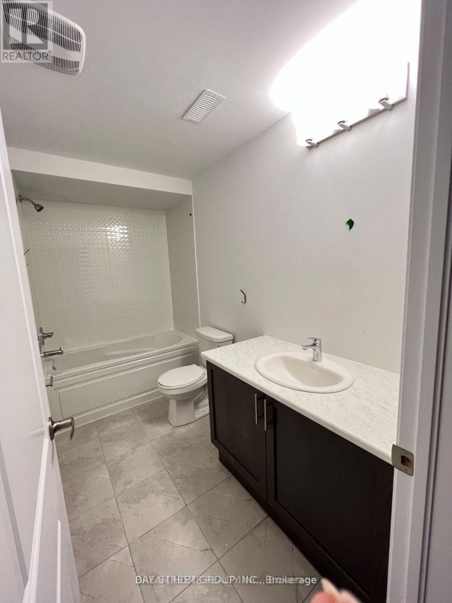 8 Brofarm Lane, Whitchurch-Stouffville, Ontario  L4A 5G2 - Photo 24 - N12672372