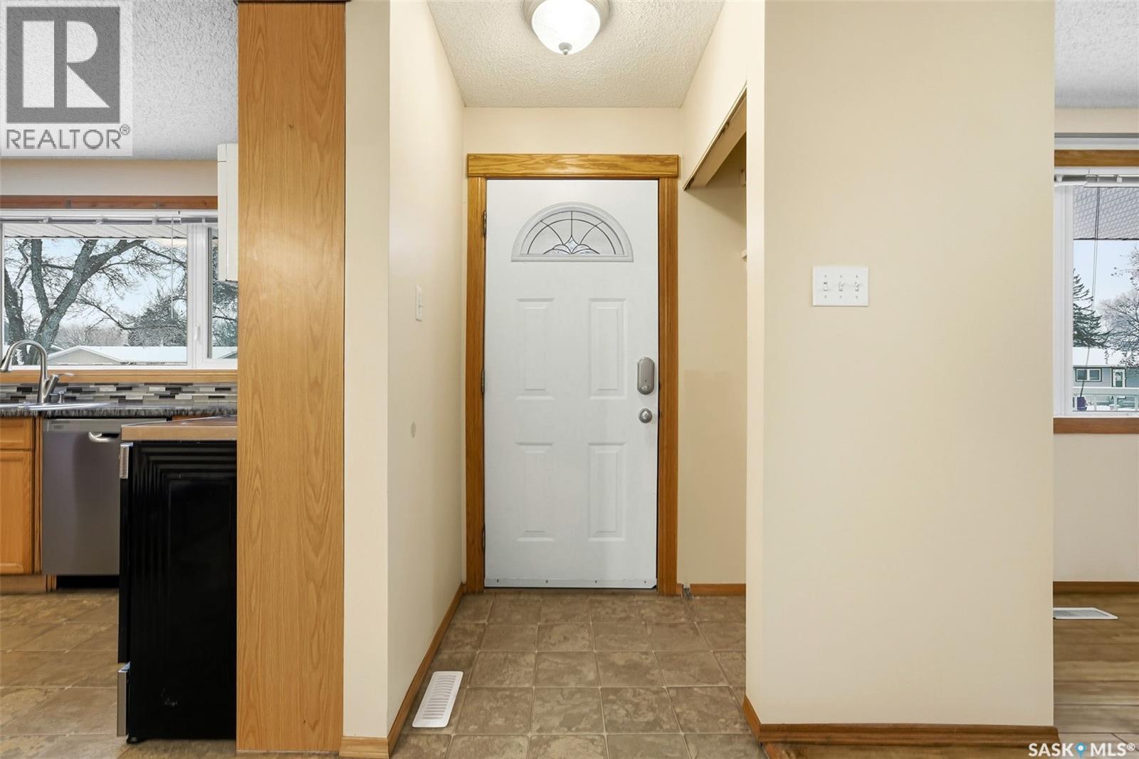 14 Milford Crescent, Regina, Saskatchewan  S4N 1K7 - Photo 2 - SK026340