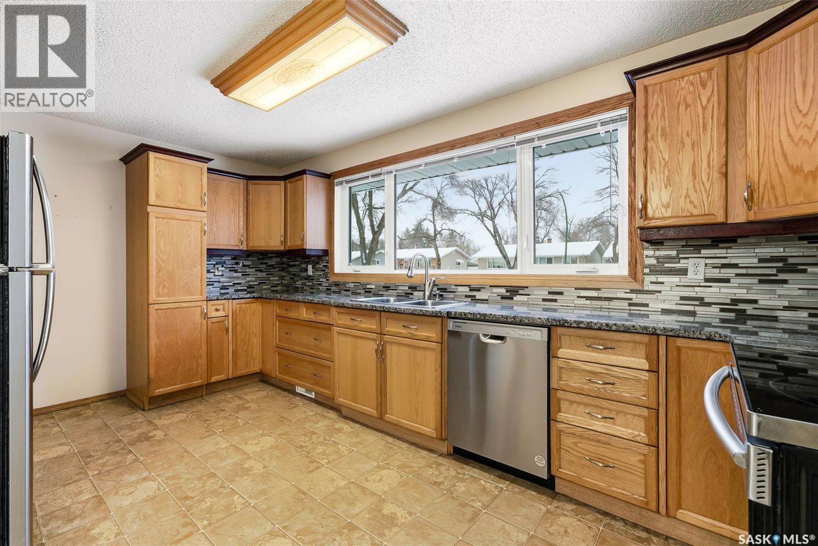 14 Milford Crescent, Regina, Saskatchewan  S4N 1K7 - Photo 6 - SK026340