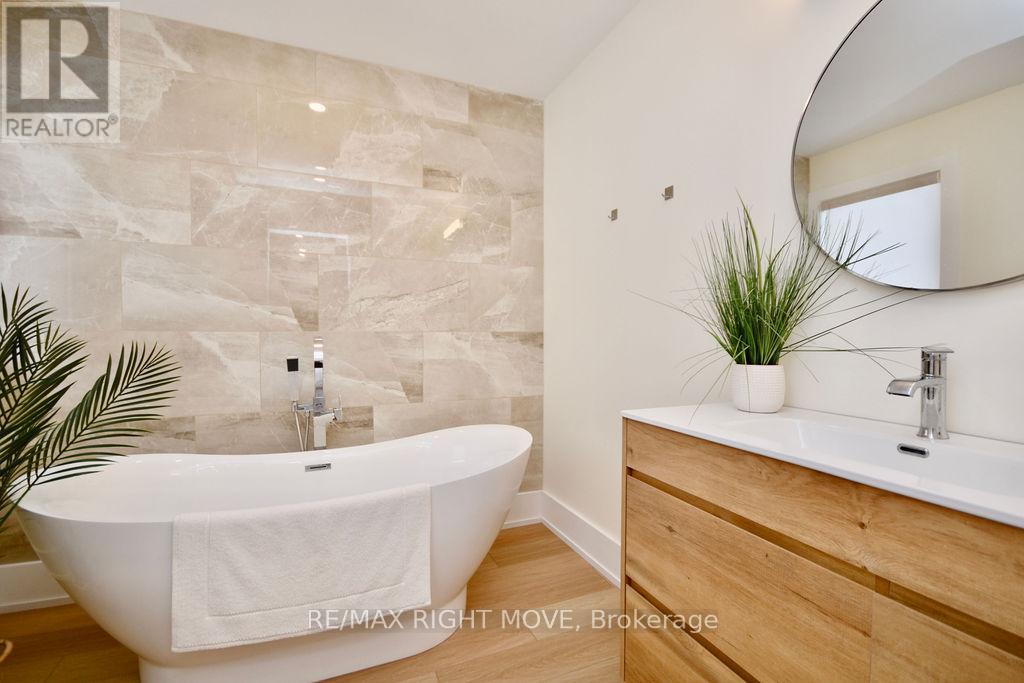 1348 Hawk Ridge Crescent, Severn, Ontario  L3V 6H4 - Photo 16 - S12672282