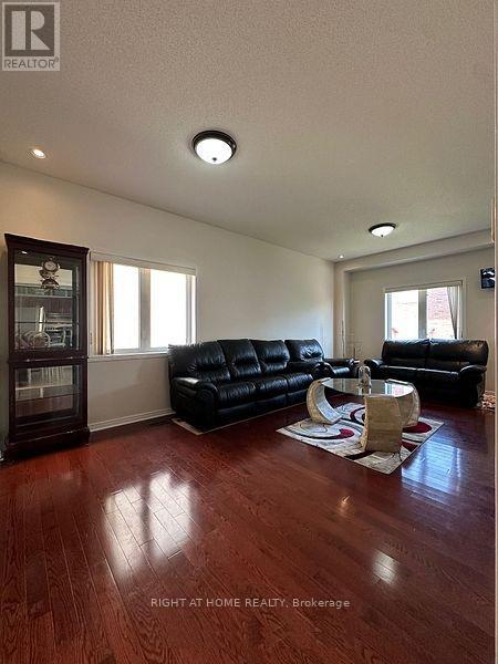 37 Watchman Road, Brampton, Ontario  L6P 2L6 - Photo 4 - W12672092