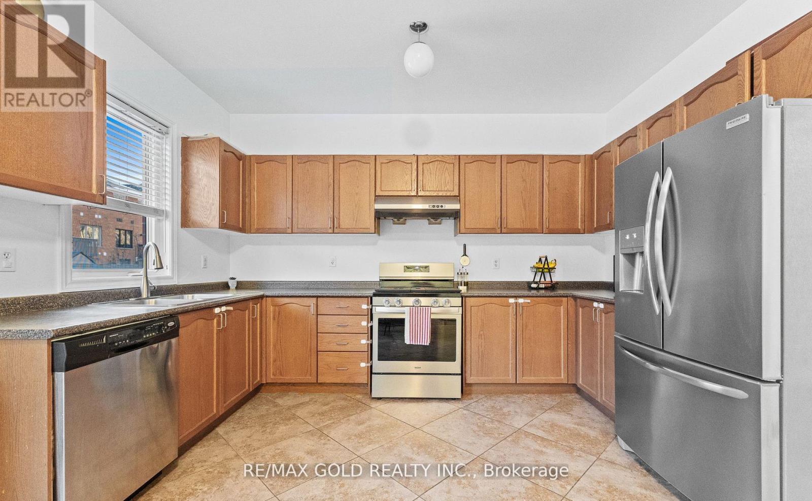 7 Gardenbrooke Trail, Brampton, Ontario  L6P 3L1 - Photo 12 - W12672104