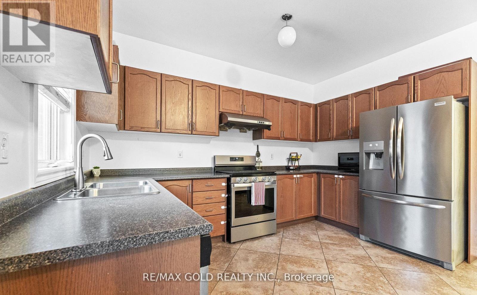 7 Gardenbrooke Trail, Brampton, Ontario  L6P 3L1 - Photo 13 - W12672104