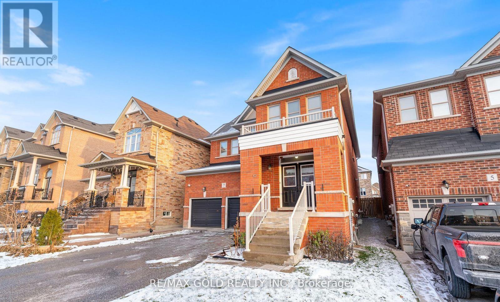 7 Gardenbrooke Trail, Brampton, Ontario  L6P 3L1 - Photo 3 - W12672104